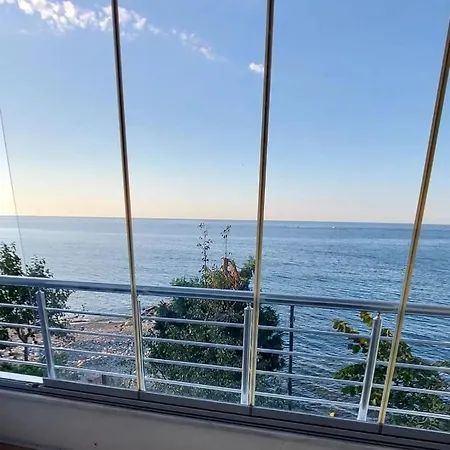 شقة Seafront By The Sea And With A And With Big Garden ريزه
