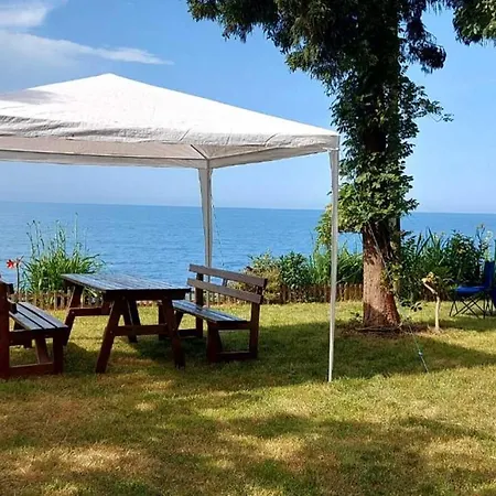 Seafront By The Sea And With A And With Big Garden Apartment Rize