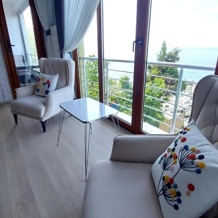 Seafront By The Sea And With A And With Big Garden Apartment